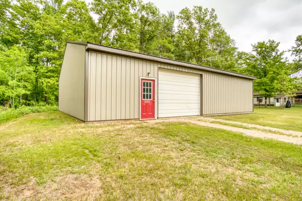 6088 Cherokee Drive, Howard City, MI 49329