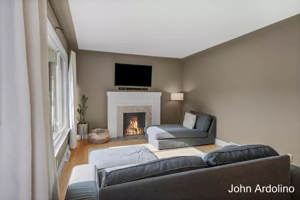 3925 Grape NE Avenue, Grand Rapids, MI 49525