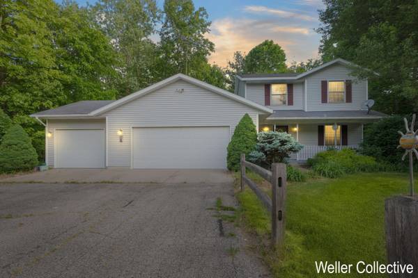 2561 Deer Trail, Dorr, MI 49323