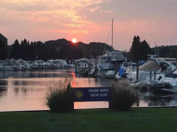 Grand Haven, MI 49417,11 Wharfside