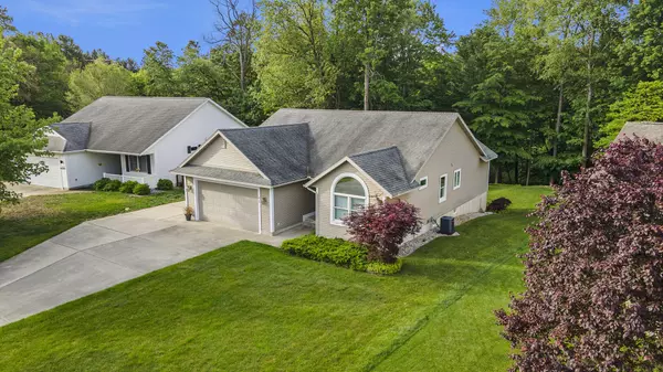819 S Brookside Drive, Norton Shores, MI 49441