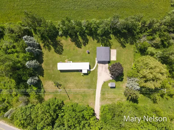1949 N Long Road, Pierson, MI 49339
