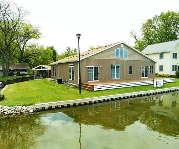 216 Sandalwood Drive, Quincy, MI 49082