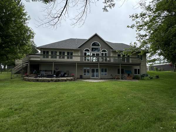 8907 W 32nd Street, Fremont, MI 49412