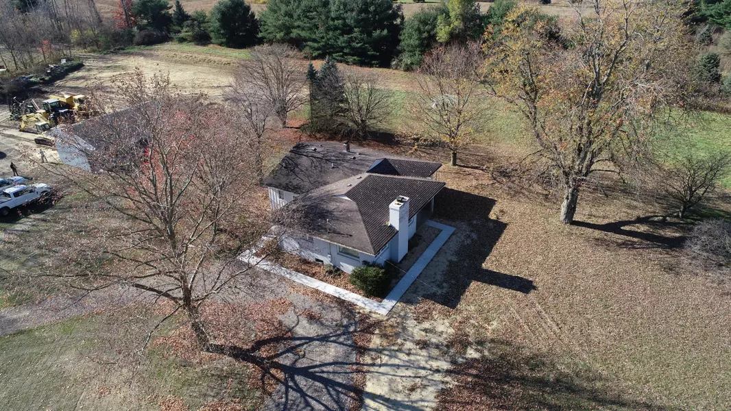 16595 Albain Road, Petersburg, MI 49270