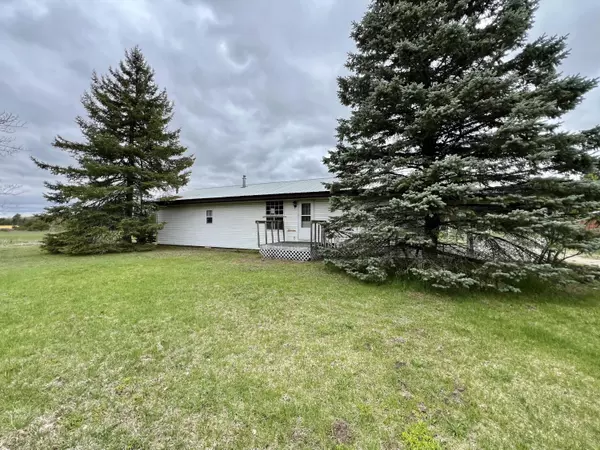 5754 W 16 Road, Mesick, MI 49668