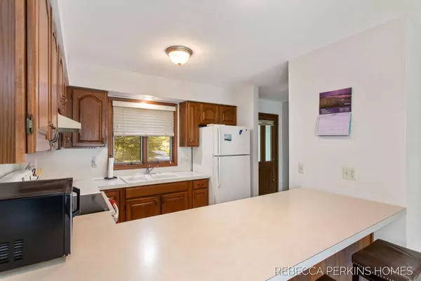 Holland, MI 49423,833 Creekridge Drive