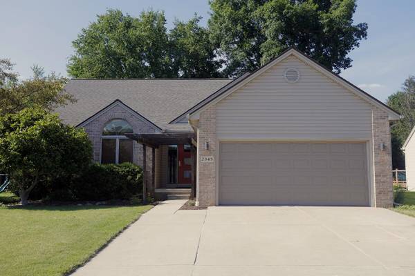 2345 Chestnut Cres, Saline, MI 48176