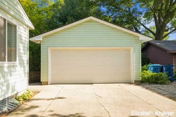 Grand Haven, MI 49417,1033 Orchard Avenue