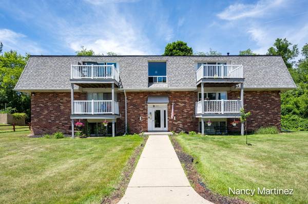 6712 Cascade SE Road #15, Grand Rapids, MI 49546