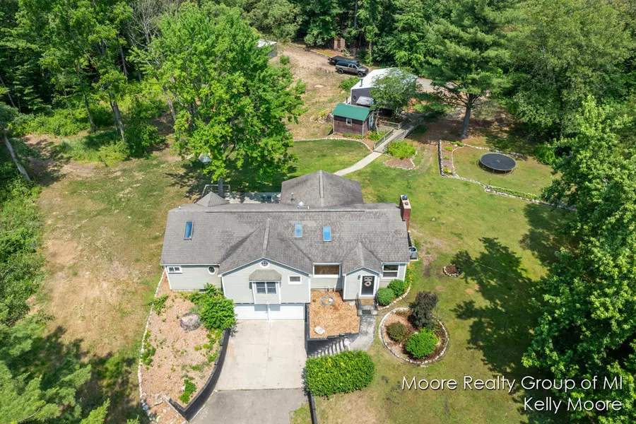 10472 SW Greenville Road, Greenville, MI 48838