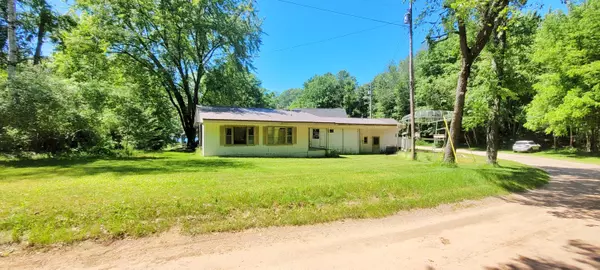 3131 N Apache Drive, White Cloud, MI 49349