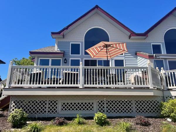 297 Lakeshore Drive, Manistee, MI 49660