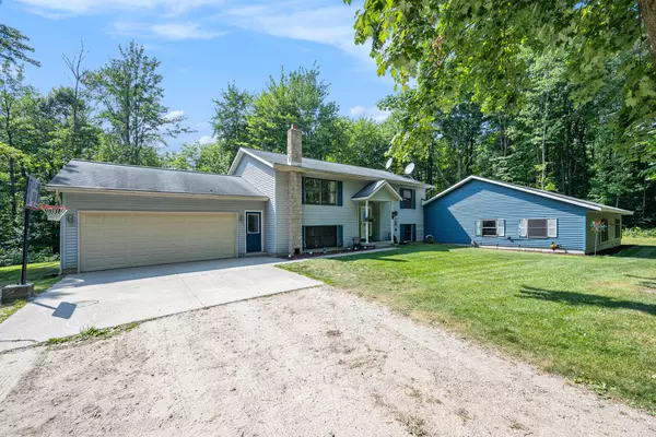 5325 Blackmer Road, Ravenna, MI 49451