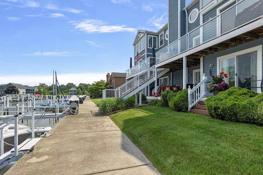 2337 S Pointe Way, St. Joseph, MI 49085