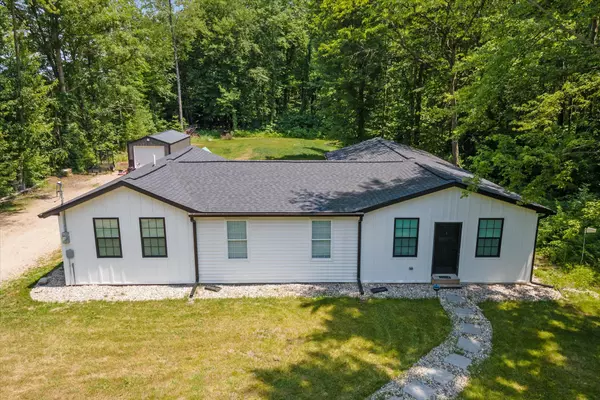 34045 30th Street, Paw Paw, MI 49079