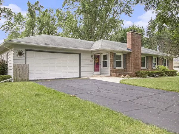 2801 Applelane Avenue, Kalamazoo, MI 49008