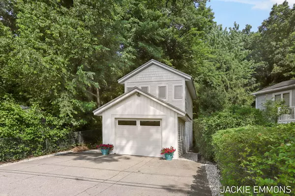 8658 Brower Lake NE Drive Rockford, MI 49341