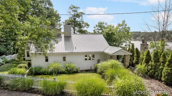 8658 Brower Lake NE Drive Rockford, MI 49341