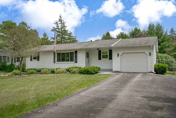 34098 Vauxhill Drive, Paw Paw, MI 49079