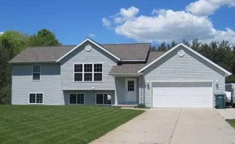 6491 Pine Point Court, Coopersville, MI 49404