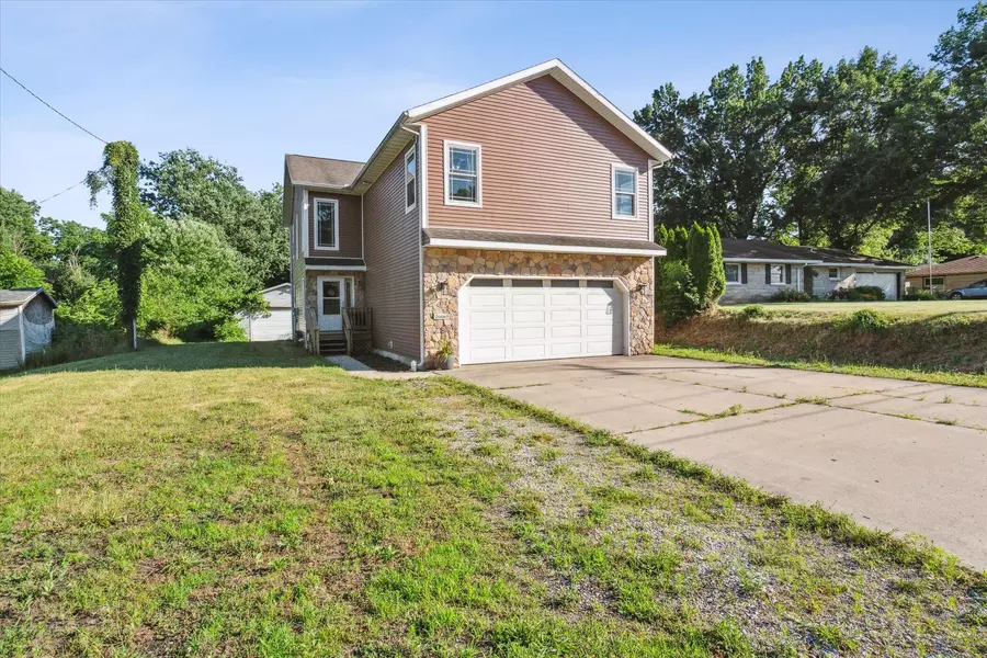 26665 Hamilton Street, Edwardsburg, MI 49112