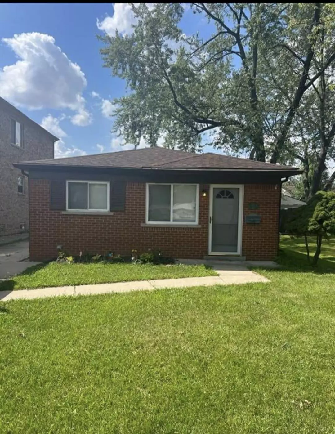 Dearborn Heights, MI 48127,6479 Heyden Street