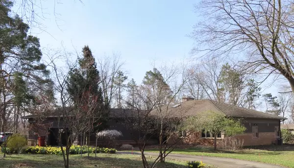 Ada, MI 49301,335 Honey Creek SE Avenue