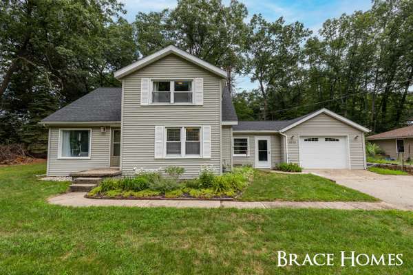 1815 Post NE Drive, Belmont, MI 49306