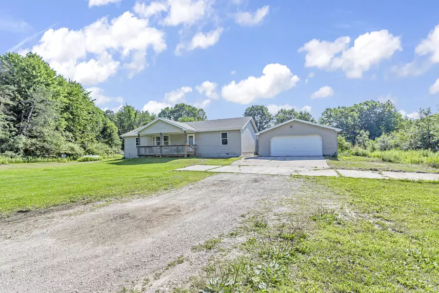 8241 Mount Hope Road, Grass Lake, MI 49240