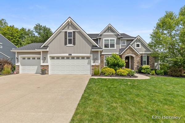 9437 Sunset Ridge NE Drive, Rockford, MI 49341