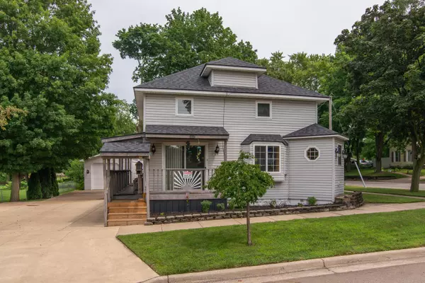 814 E Buck Street, Three Rivers, MI 49093