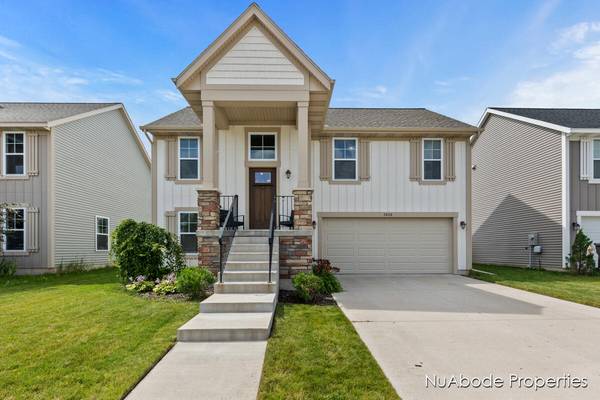 3808 Blazing Star SE, Kentwood, MI 49512