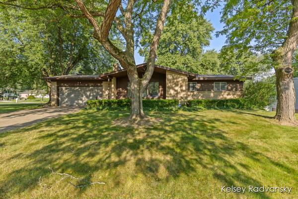 5349 Newcastle SE Drive, Kentwood, MI 49508