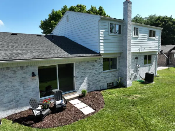 Grosse Ile, MI 48138,8093 Berkshire