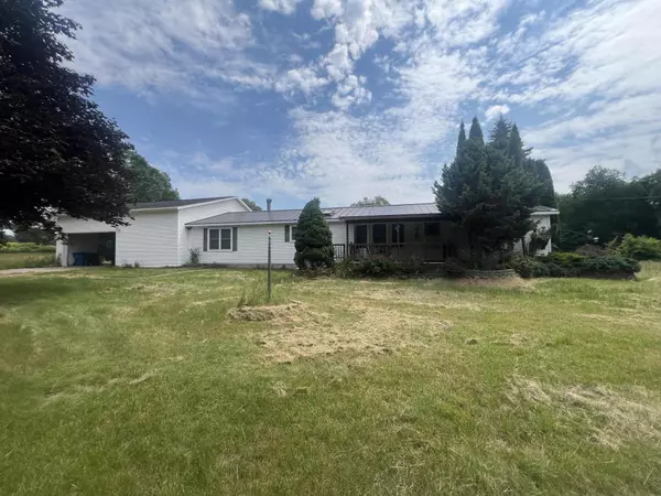 323 S Nellsville Road, Houghton Lake, MI 48629