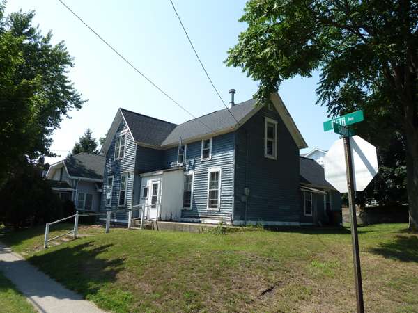 218 5th Avenue, Manistee, MI 49660