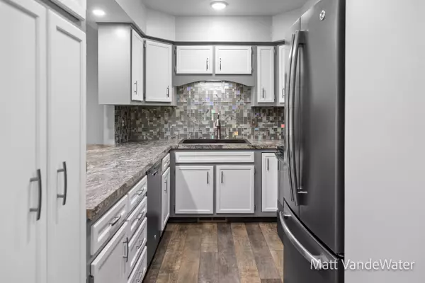 Hudsonville, MI 49426,4828 Greenmoor Court #76