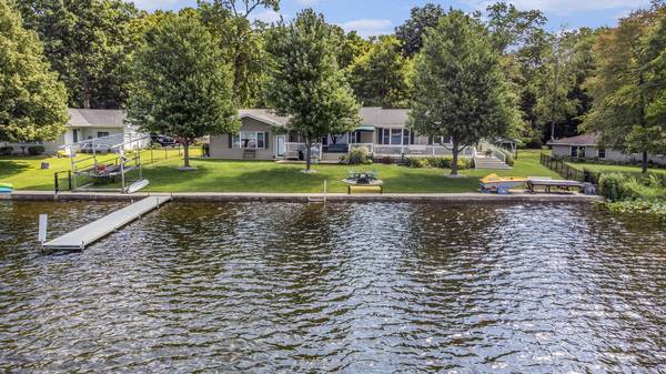 70066 Oak leaf Drive,  Edwardsburg,  MI 49112