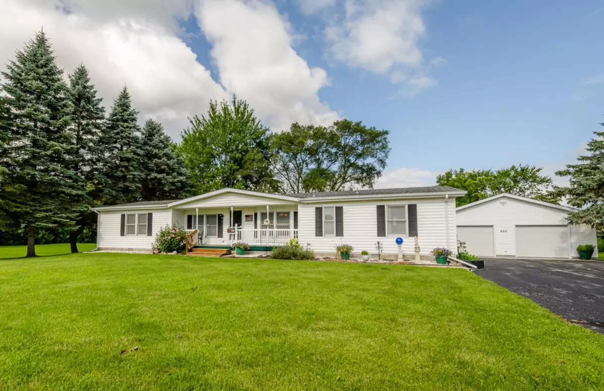 Three Oaks, MI 49128,605 N Elm Street