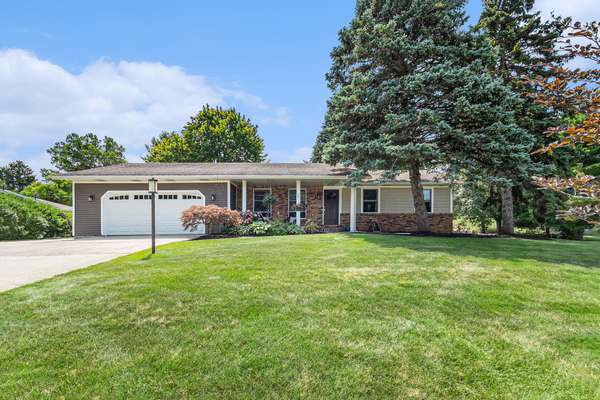 18030 Mohawk Drive, Spring Lake, MI 49456