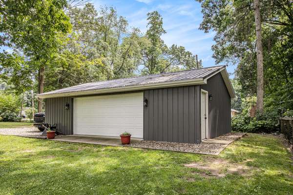 Three Rivers, MI 49093,58301 Oakwood Drive