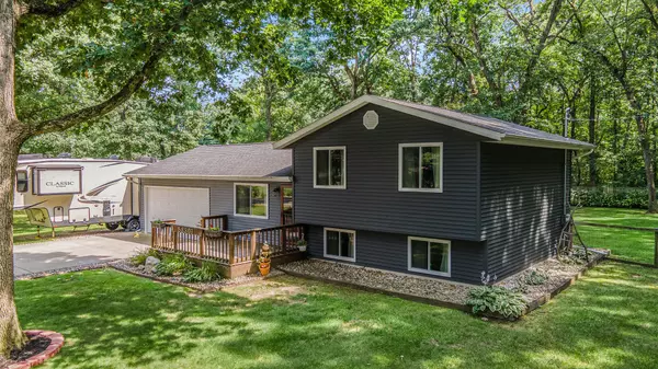 58301 Oakwood Drive, Three Rivers, MI 49093