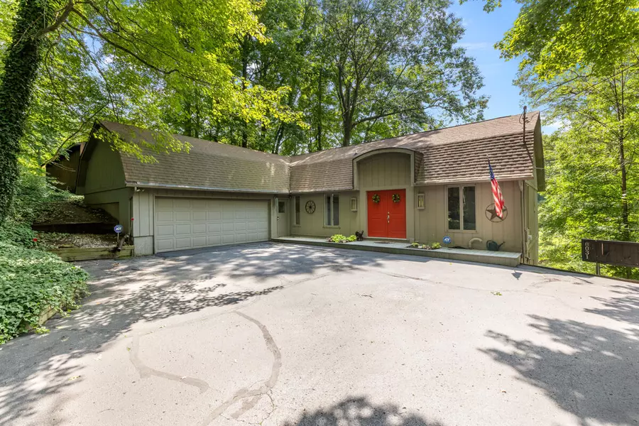 8031 Pine Island NE Drive, Belmont, MI 49306