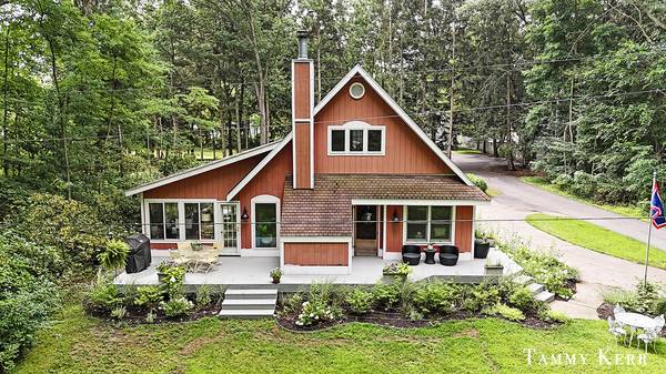 6373 Lake Ridge Drive, Saugatuck, MI 49453