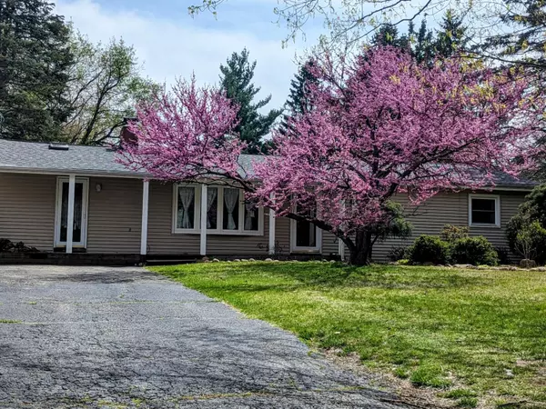 Jonesville, MI 49250,119 Pinecrest Drive