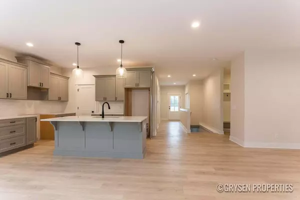 Hudsonville, MI 49426,6765 Sheldon Crossing Drive #58