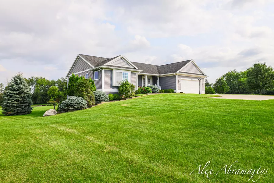 8140 Tipperary SE Trail, Alto, MI 49302