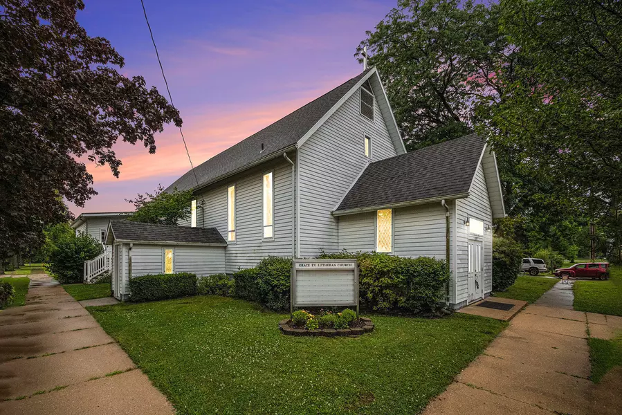 6605 Pipestone Street, Eau Claire, MI 49111