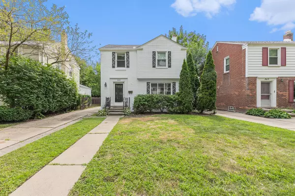 1605 Bournemouth Road, Grosse Pointe Woods, MI 48236